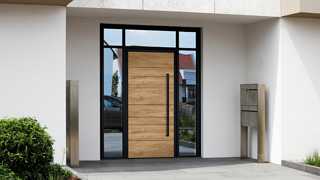 Haustür in Holzoptik mit Glas und Metall, Rodenberg