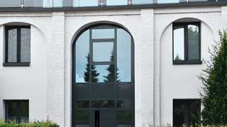 modernes Haus mit verglastem Eingangsbereich, Rodenberg