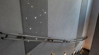 Treppenaufgang, Wandgestaltung mit LED-Vlies, WEMA