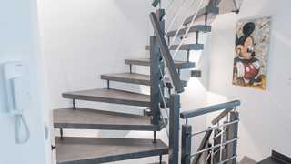 Treppenhaus mit Stufen aus Schiefer, Kenngott