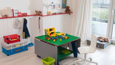 Kinderzimmer mit buntem Spieltisch, Kinderzimmergestaltung mit Holz, Osmo Dekorwachs, Osmo