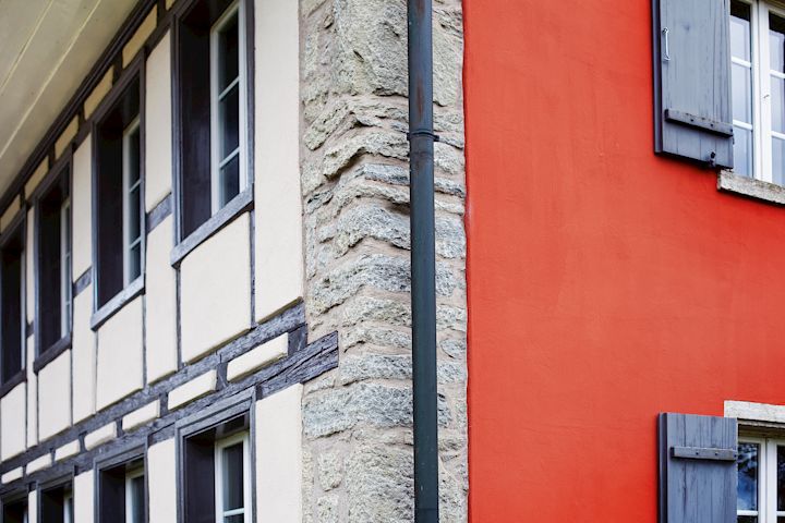 rote fassade, Gebäudehülle, Fassade neu streichen, Leinos