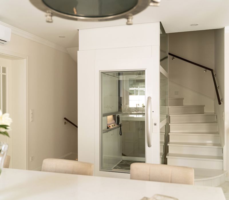 Wohnzimmer mit Homelift, Wohnraum mit privatem Aufzug, Cibes A5000, Ammann & Rottkord